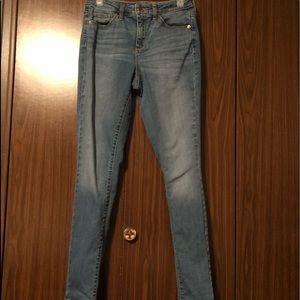 UNIVERSAL THREAD JEANS